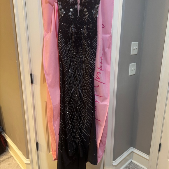 Rachel Allen  Gown/Formal   Black/silver crystals Size 2 - Picture 13 of 17